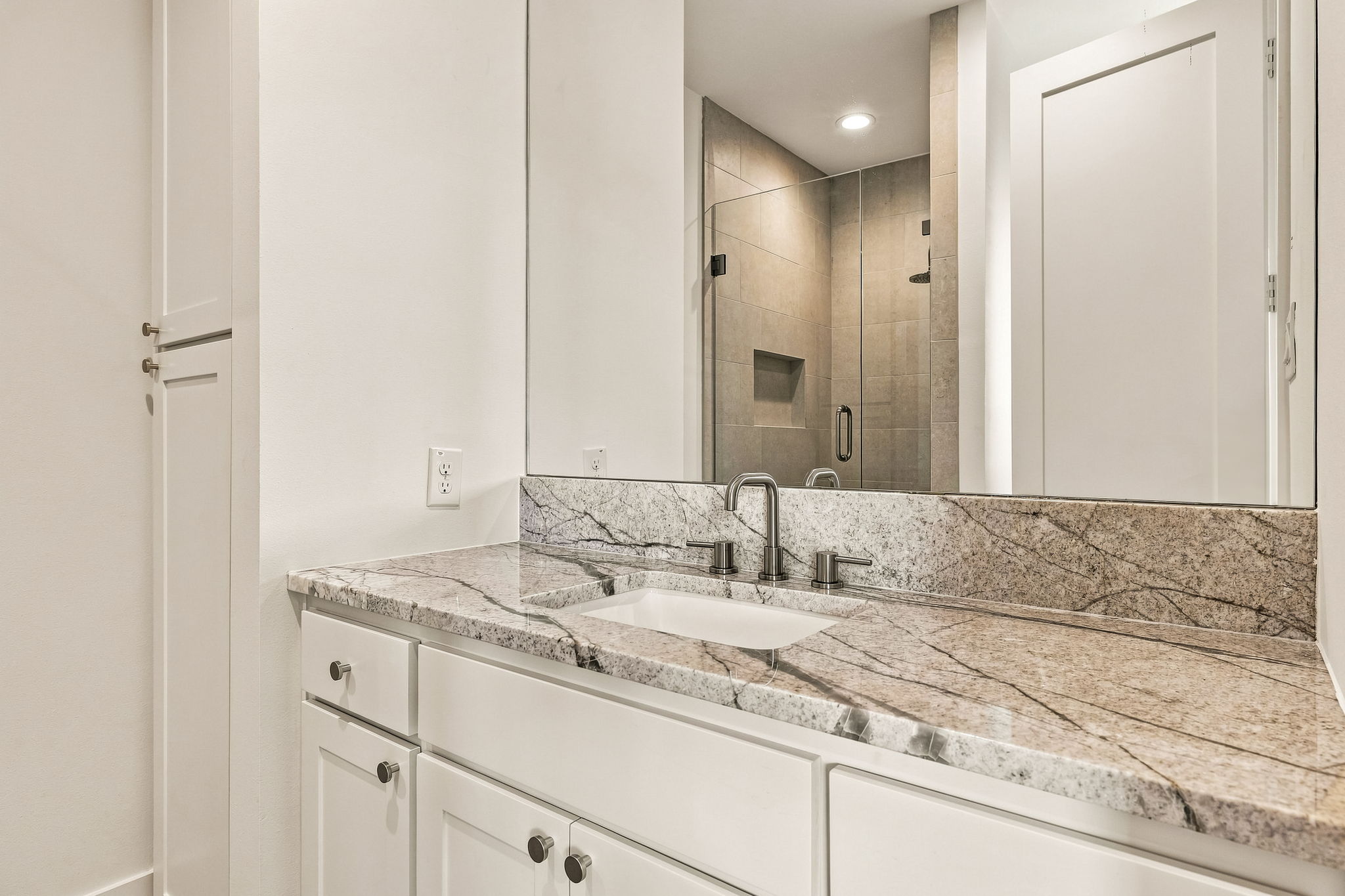 7407 Robin Road - Secondary Bathroom